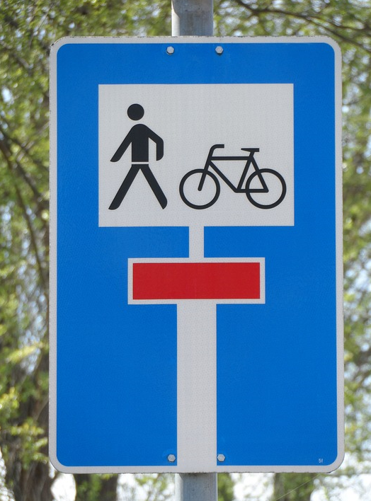 11. 하천 산책로 및 자전거도로 안전표지판 등 정비