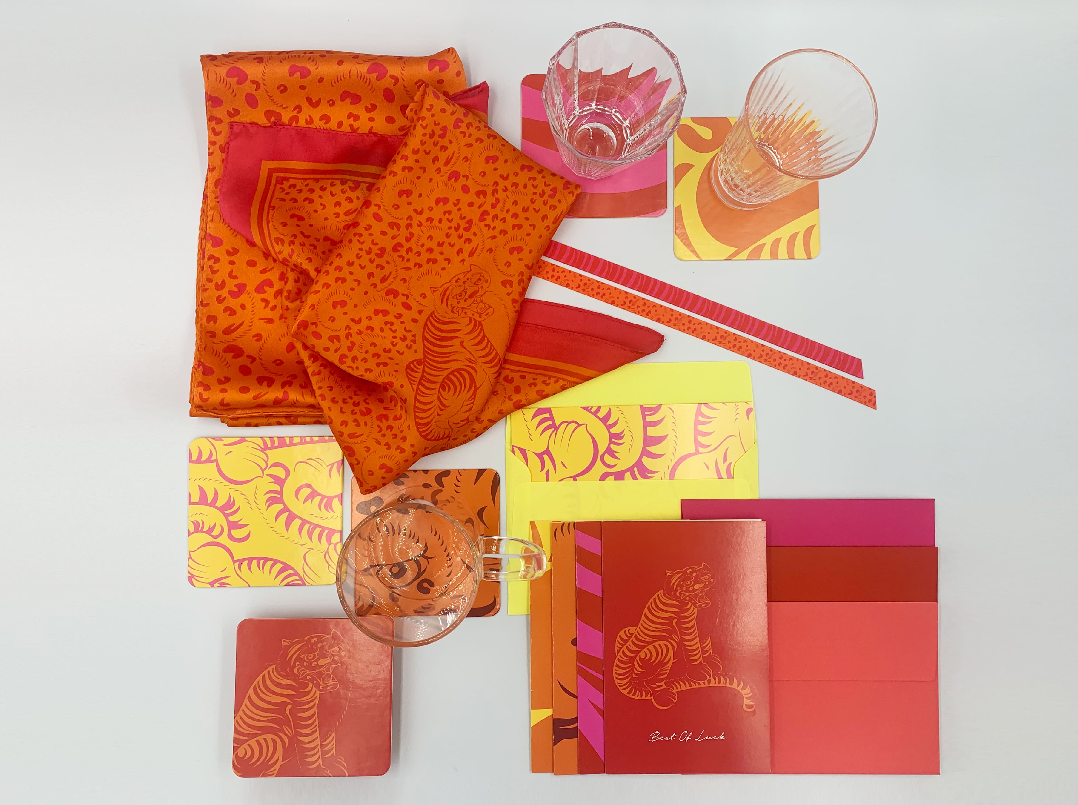 4. K_모던민화 선물셋트(스카프2, 카드5, 폰스트랩2, 코스터5) / K_Remodern Minhwa Set for Gift (Scarf, card, phone strap, costa)