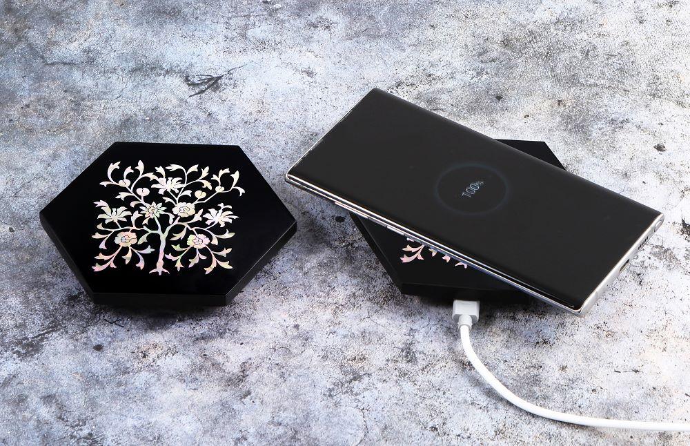 45. 나전 무선 충전기 (Najeon wireless charger )