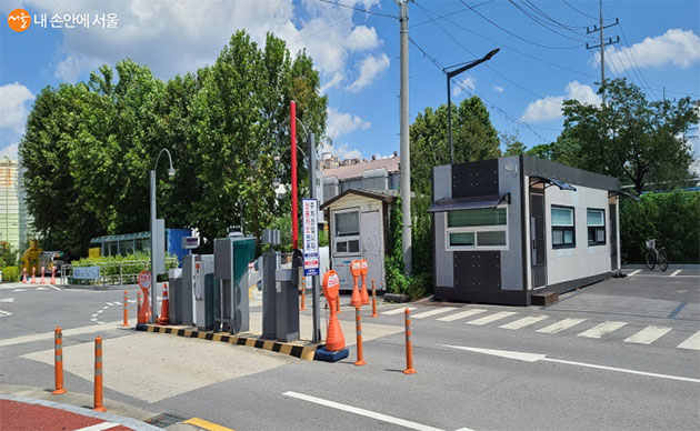 활용도가 낮아보임. 공용 주차장 확보 등 공용 관리 공간이 더 효율적으로 보임
