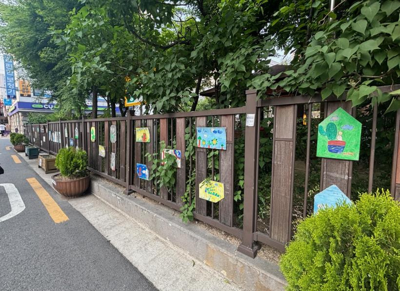 [환경녹지] 신장어린이공원 노후된 나무 펜스 교체 사업