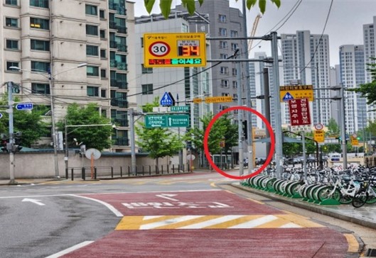 (반포3동) 반포3동주민센터 삼거리 우회전 전용 신호등 설치