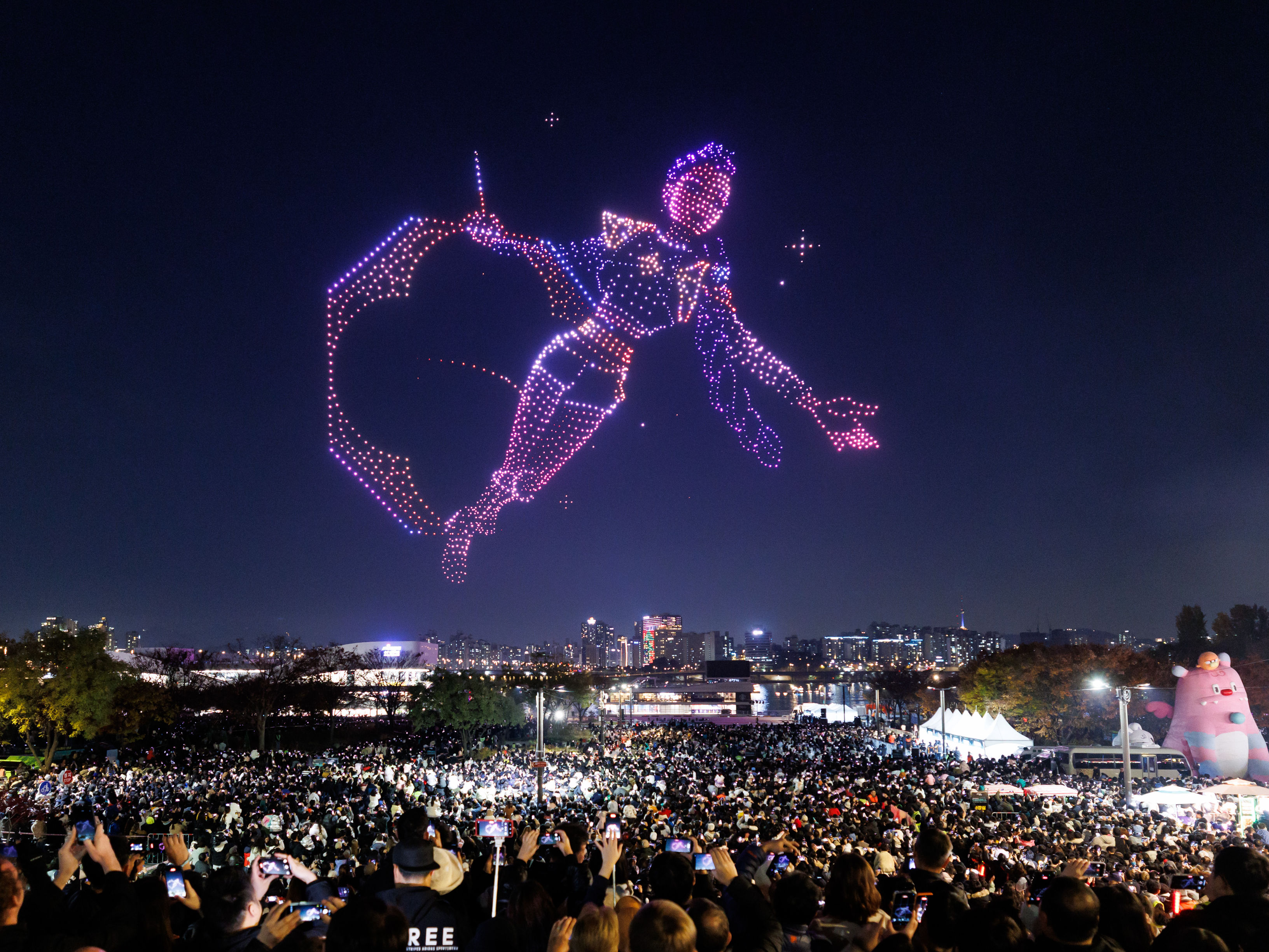 한강 밤하늘, 빛으로 수놓다!「한강 드론 라이트 쇼」