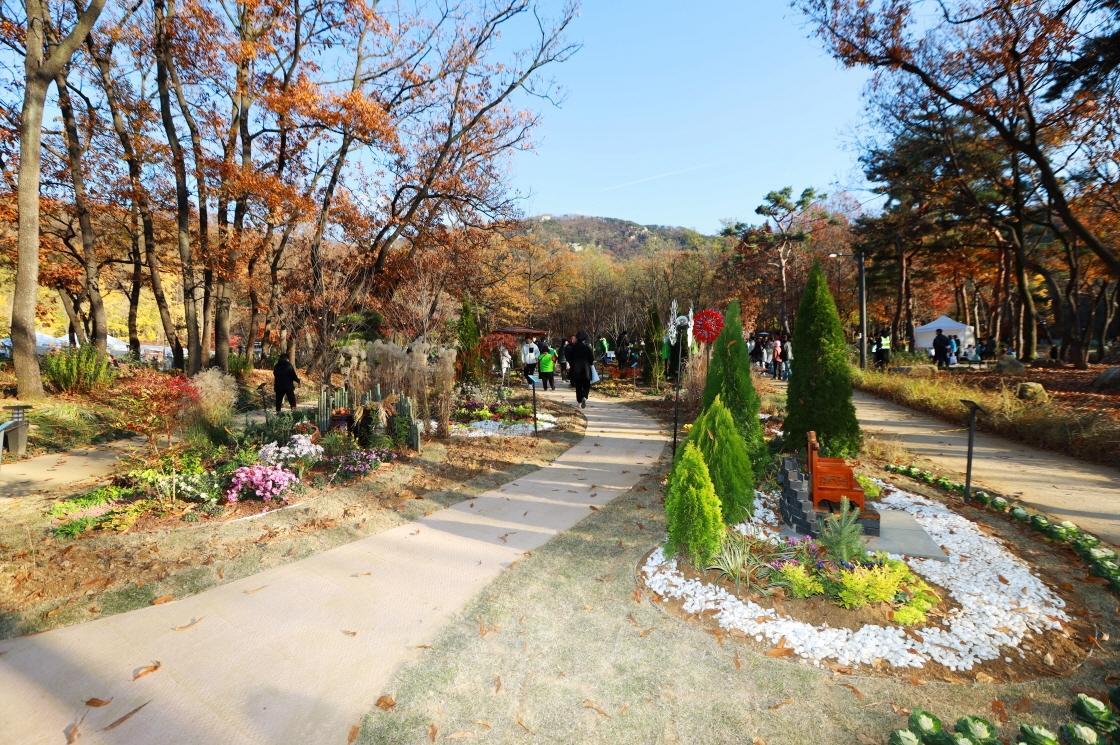 숲과 계곡의 향기를 담은 다섯가지 테마정원, 『오미생태공원 조성』